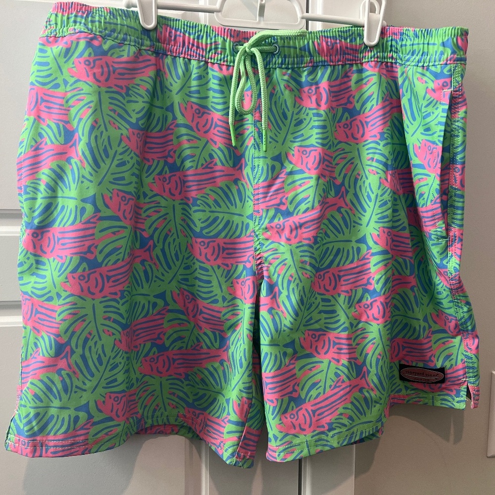 New without tags mens XL Vineyard Vines swim trunks